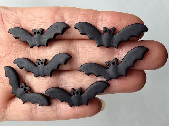 6 x Craft Buttons FLYING BLACK BATS Halloween Goth Sewing Jewellery Card Making