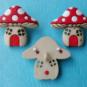 Créations manuelles de boutons CHAMPIGNONS CHAMPIGNONS Champignon vénéneux Maison de fées Fantaisie magique Déguisement Couture bijoux Fabrication de cartes Artisanat mystique des bois