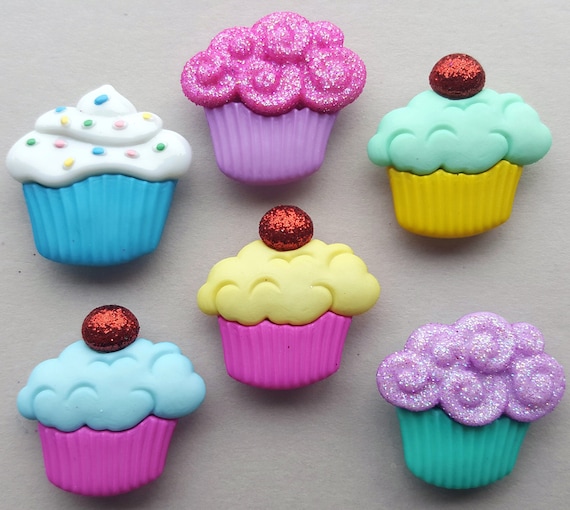 Cupcakes Novelty Buttons//DIY Sewing /& Craft supplies//Dress it Up