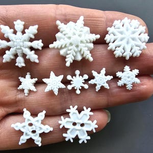 Craft Buttons SNOWFLAKE Christmas Itty Bitty Glitter Sew Thru Sewing Card Making Dress It Up Tiny Mini White Cream Scrapbooking Winter Snow