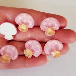 Dos plat en résine CHAMPIGNONS ROSE Cabochons champignon vénéneux Créations artisanales de bijoux en carton