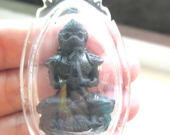 Collana con ciondolo in miniatura in acrilico impermeabile del signore delle scimmie Hanuman nero benedetto autentico, amuleto da boxe thailandese, collana da tempio thailandese