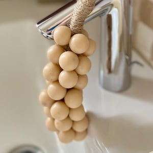 Handmade Aesthetic Grape Cluster Soap – Realistic Soap with Freah Linen Scent – Vegan Gift for Her – Unique Bath Decor