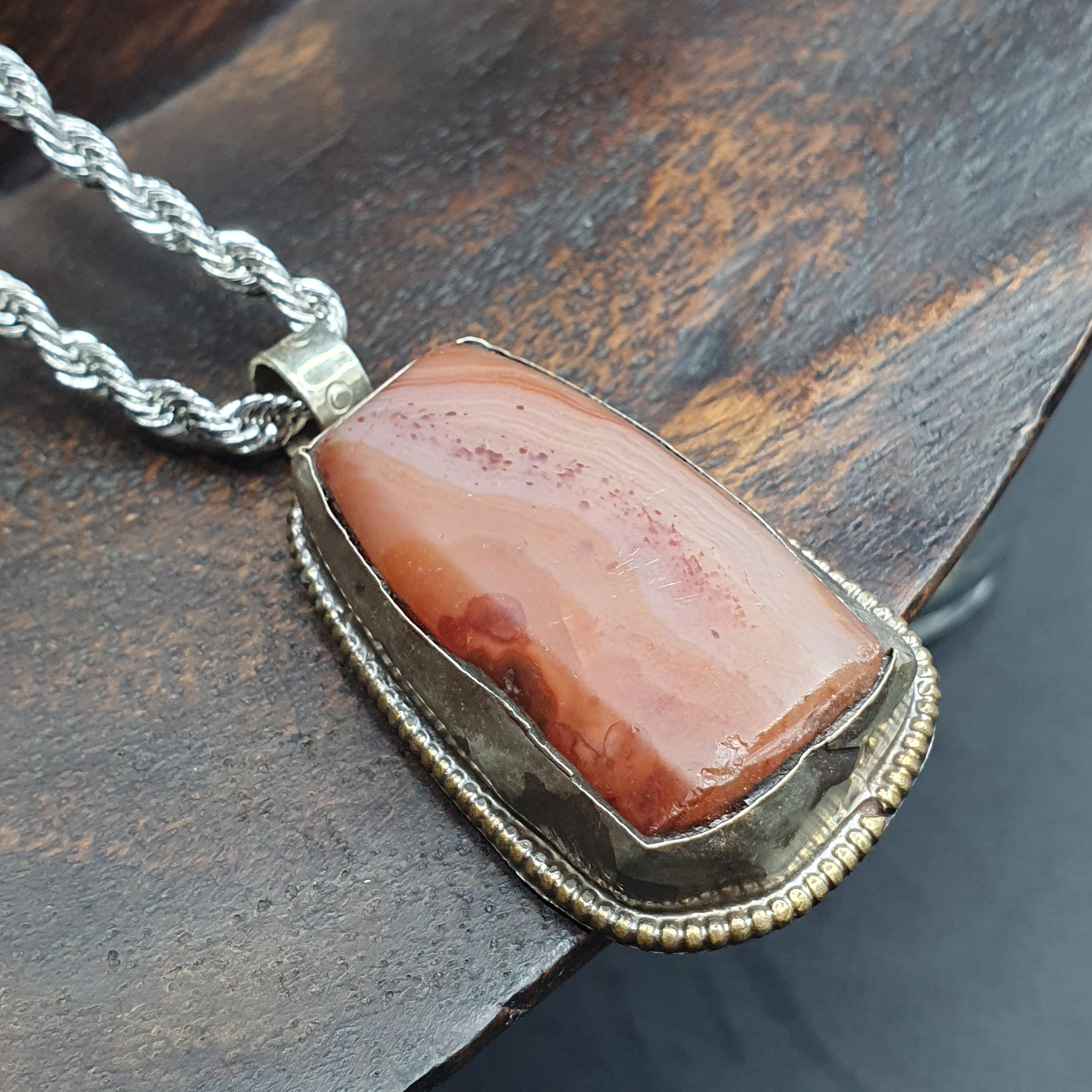 Collier Pendentif Vintage Népalais – Cornaline Rouge, Laiton, Longueur 26 Pouces, Style Tibétain