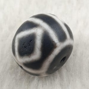 Antique Beautiful Eye Pattern Himalayan Tibetan Agate Dzi Bead Amulet