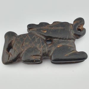 Antique Stone Jade Animal Carving Black Magnetic Stone Amulet Bead