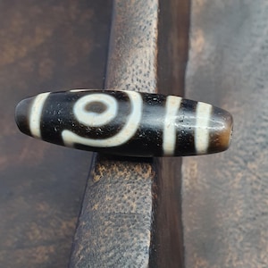 Vintage 2 Eyes Himalayan Tibetan Beautiful Agate Dzi Bead Amulet