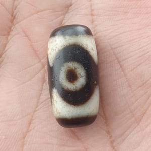 Vintage 2 Eyes Himalayan Agate Dzi Bead