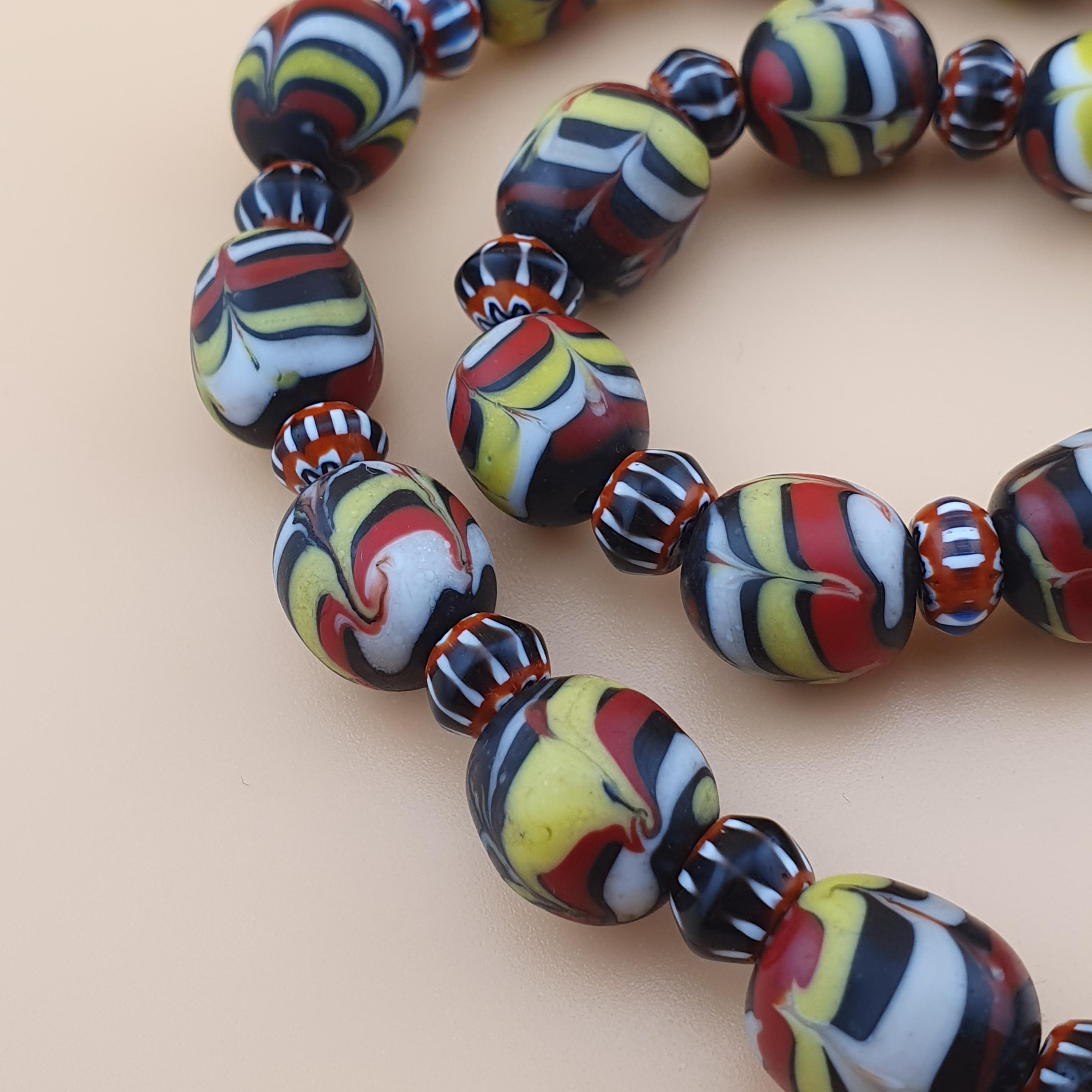 ヴィンテージ ベネチアンスタイル フェザーデザインガラス＆シェブロン