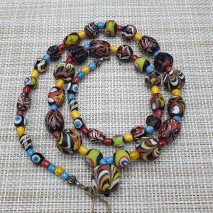 Beautiful Vintage Venetian Style Floral Glass Beaded Necklace