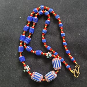 Venetian Style Chevron & whiteHeart Beads Necklace