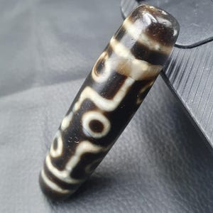 9 Eyes Vintage Himalayan Tibetan Agate Dzi Bead Amulet
