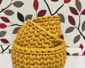 Juego de 3 cestas de macramé tejidas a crochet de algodón hechas a mano para el hogar y el escritorio.