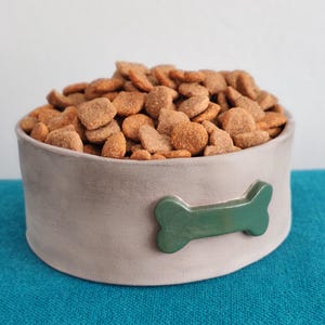 Handmade Ceramic Dog Bowl with Bone – Food Safe Stoneware Dish for Pets | Unique Gift for Dog Lovers