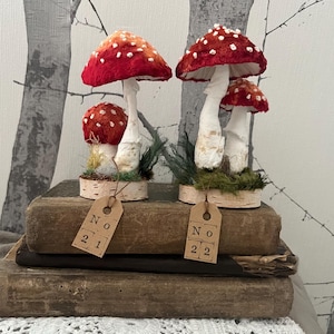RTS Spun Cotton Fliegenpilz Paar Pilz Fliegenpilz Samt Rot Weihnachtsschmuck auf Holzscheibe von Brusja Natalja Fjodorova