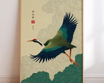 以下が含まれることがあります： 伝統的な日本のスタイルで描かれた、飛行中の鶴が描かれた額入りのアートプリント。鳥は緑と青の翼、赤い頭、オレンジ色の脚を持ち、様式化された雲のあるクリーム色の背景に設定されています。アートワークは、薄茶色の木製フレームに収められています。