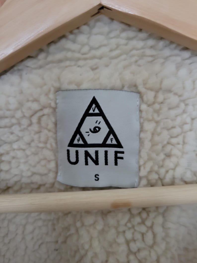 UNIF x Urban Outfitters – Fodrad fusksherpa – Utility Bomberjacka med kort passform, liten storlek bild 3