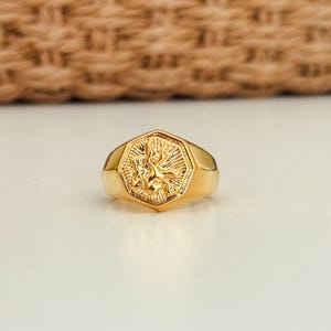 Vintage Signet Ring, Gold Chunky Signet Ring, Oversized Ring, Stacking Ring for Women, Bold Cocktail Ring, Statement Jewelry, Gift for Her