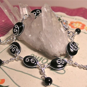 Black Onyx ... silver swirls ... bracelet
