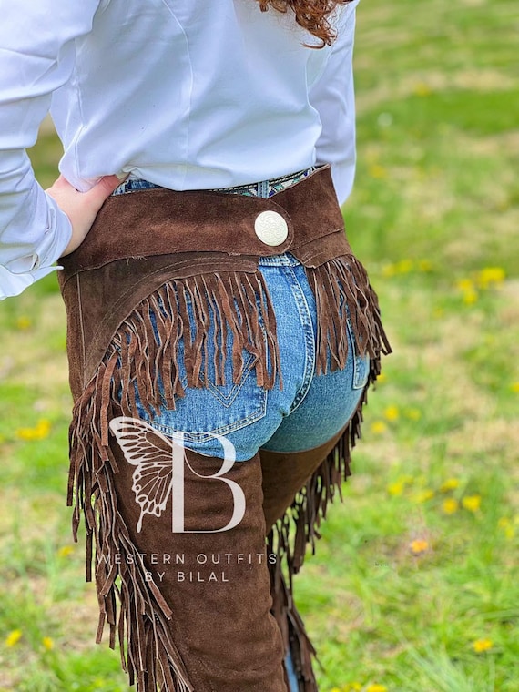 Chaps Western En Daim – Boucle Argentée – Couleur Tannée – Show Ranch – Occasion