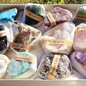 Caja de cristales curativos, 12 piedras preciosas grandes en bruto, piedras energéticas para chakras, kit de cristales para meditación y espiritualidad, regalo para principiantes.