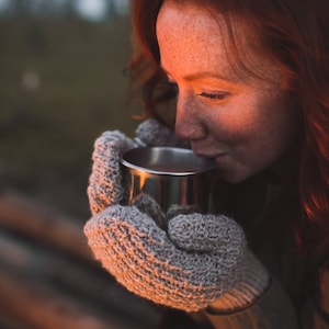 KNITTING PATTERN  — Textured worsted weight mittens / Woodstack Mittens — PDF
