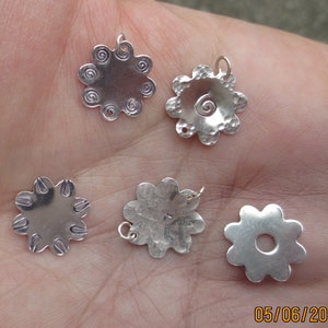 Estampage/disques de fleurs en argent sterling 8 mm, 10 mm, 12 mm et 16 mm Vous choisissez la taille et la quantité image 9