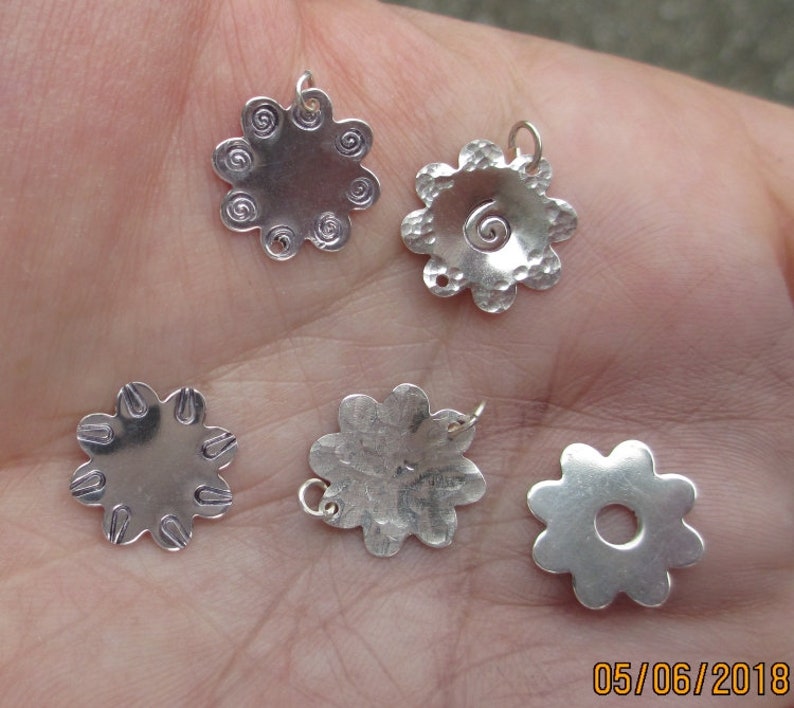 Estampage/disques de fleurs en argent sterling 8 mm, 10 mm, 12 mm et 16 mm Vous choisissez la taille et la quantité image 9