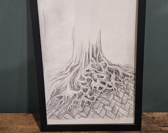 Raíces de árboles entre adoquines / Naturaleza vs. hormigón / Dibujo original a carboncillo / Publicado / Enmarcado / A4