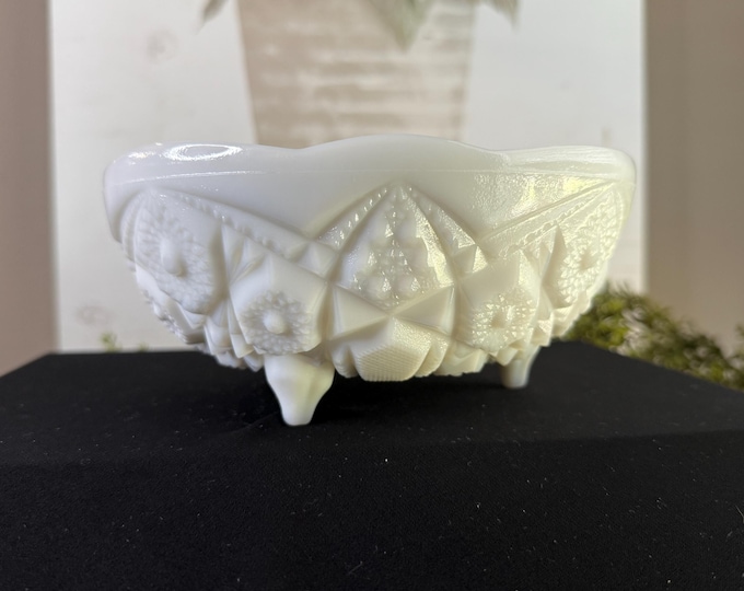 Vintage footed hire hobnail milk glass round fruit bowl