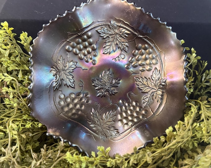 Vintage Northwood Amethyst grape and cable ruffle bowl