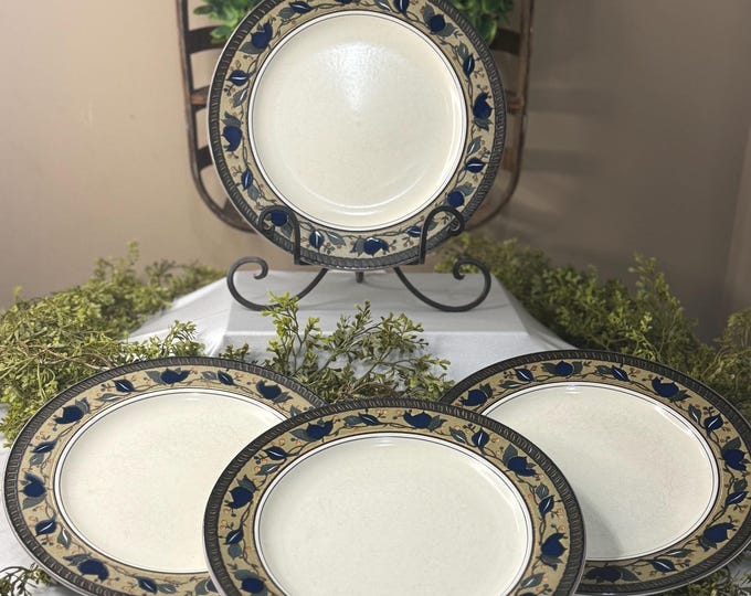 Mikasa Arabella set of 4 dinner plates