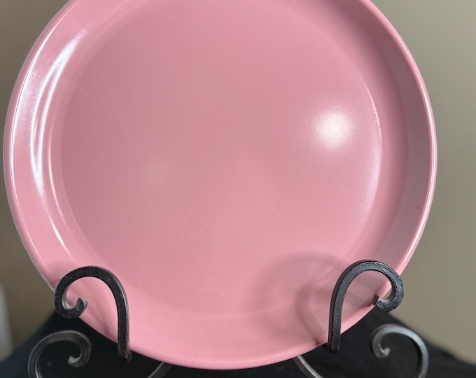 Vintage Rubbermaid plates and bowls