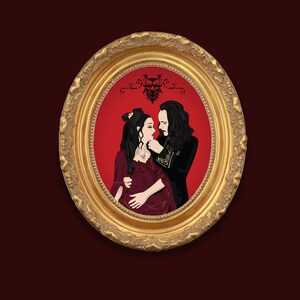 Puede incluir: Un marco ovalado dorado con un fondo rojo y una pareja dentro. El hombre lleva un traje negro y la mujer un vestido rojo. Una cabeza de lobo en blanco y negro est&aacute; por encima de ellos.