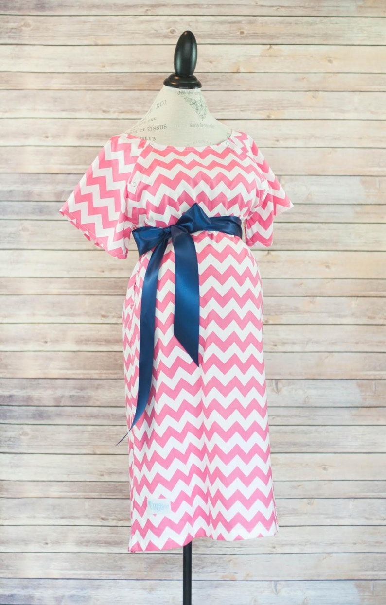 Maternity Hospital Delivery Gown Perfect Snaps for Breastfeeding, Skin to Skin, and Epidural Perfect Baby Shower Gift Pink Chevron image 5