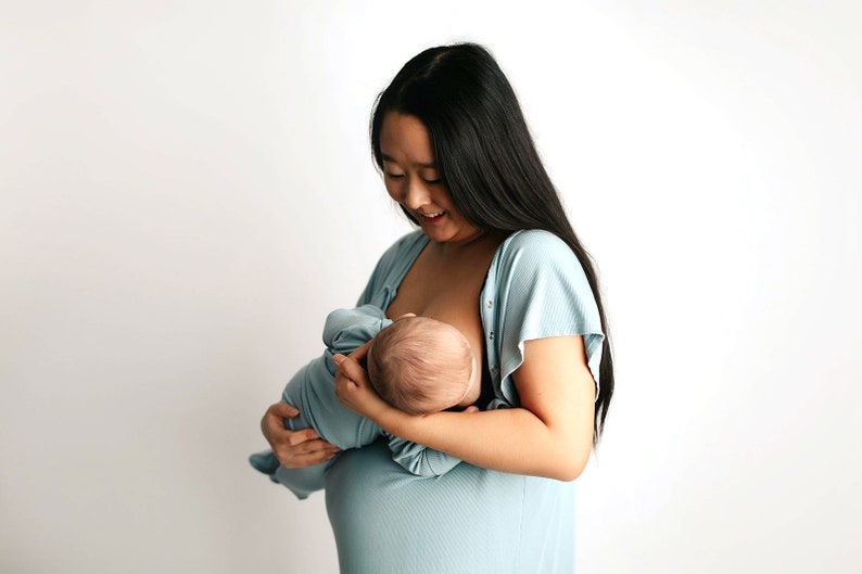 Blouse d'accouchement pour maternité grande taille Boutons-pression pour l'allaitement, le peau à peau et la péridurale Cadeau parfait pour une baby shower 1XL 3XL image 8