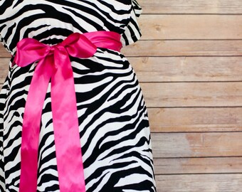 Zebra Maternity Delivery Gown - Snaps Down the Back - Snaps for Breastfeeding, Skin to Skin, and Epidural - Baby Shower Gift