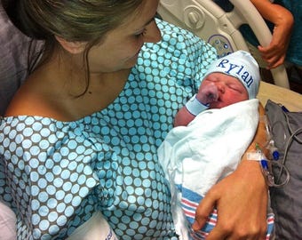 Maternity Hospital Delivery Gown - Snaps for Breastfeeding, Skin to Skin, and Epidural - Unique Baby Shower Gift - Avery