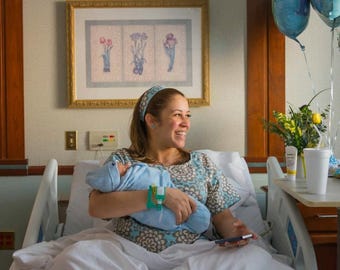 Maternity Hospital Delivery Gown - Snaps for Breastfeeding, Skin to Skin, and Epidural - Unique Baby Shower Gift - Aqua Paisley