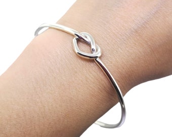 Heart knot bracelet made from sterling silver mom jewelry - Infinity bracelet ideal accessories for mom - Love knot bangle Mothers Day gift