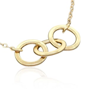 Elegant 14K Gold Interlocking Circles Necklace - Karma Pendant for Engagement & Red Carpet Events