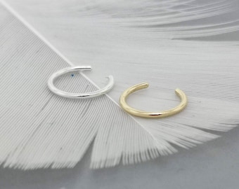 Single ear cuff no piercing in 14k gold filled or sterling silver - Fake helix piercing -  Dainty ear wrap earring - Non pierced earring