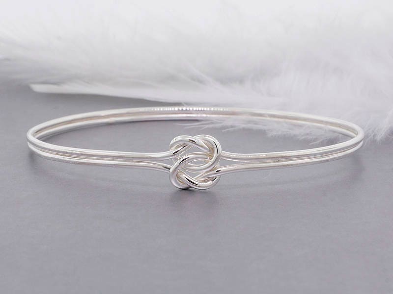 Elegante bracciale infinito con nodo d'amore celtico in argento sterling - Braccialetto senza tempo per lei, regalo di anniversario - Italia