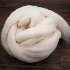 Shetland Wool Natural White 4oz Combed Top / Roving for Spinning and Felting image 1
