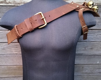 Primitive Wasteland Distressed Lt Brown Leather Unisex Left Shoulder Skull Pauldron Harness with Brass Hardware