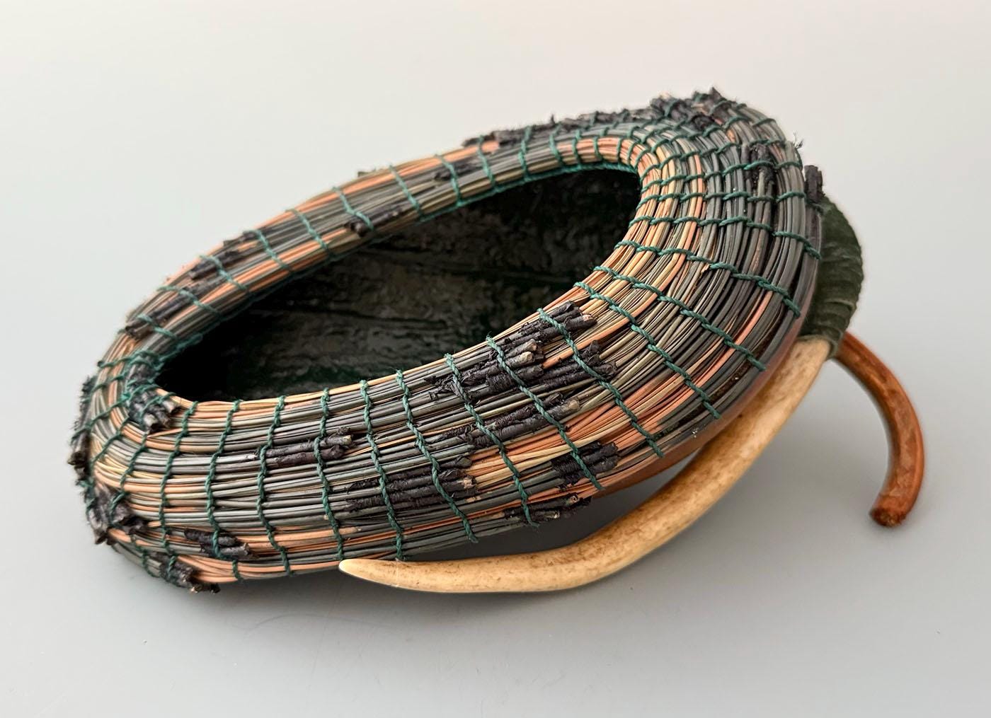 洋書 ANTLER BASKETS Hand Woven Deer Antler Basket sold at auction on 13th July