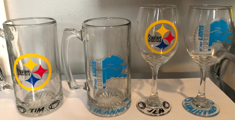 These can be customized with a name or etc at the bottom. If no customization, then it'll come blank on the bottom of the glasses.