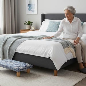 Taburete de tela con estampado azul, reposapiés bajo tapizado en madera para interiores serenos, rugspeare 839