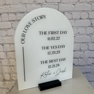 Notre signe d'histoire d'amour, premier jour oui, meilleur jour, signe d'histoire d'amour d'arche, signe acrylique de mariage, chronologie d'histoire d'amour, signe de dates spéciales