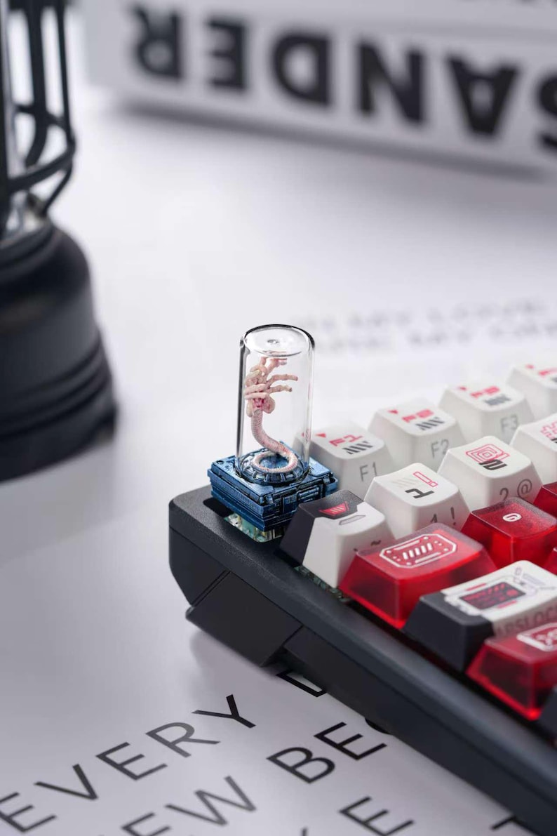 Facehugger Specimen Capsule Keycap – 3D Printed Resin Artisan Keycap ...